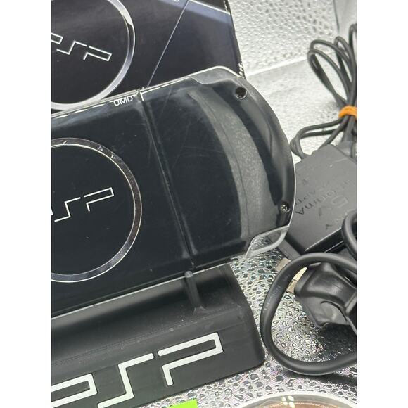 Black psp 3000 w/charger,game, memory card & new battery w/ box and manual - Picture 4 of 8